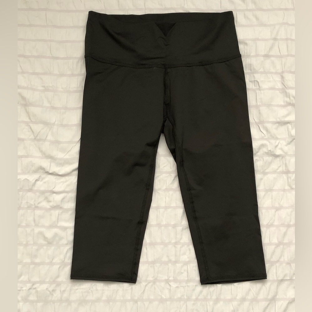 Teeki women’s cropped leggings size L. Prefect for yoga, dance, hiking.